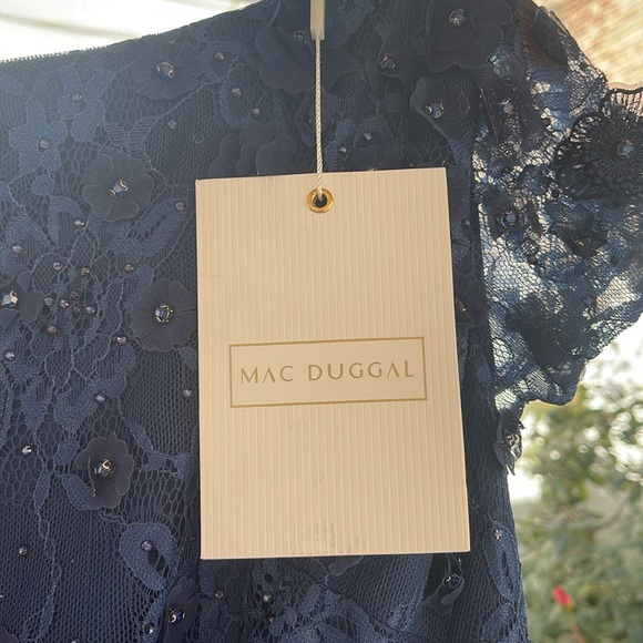 Mac Duggal - Floral Appliqué Boat Neck Short Sleeve Gown - Midnight Size 16 - Picture 7 of 17